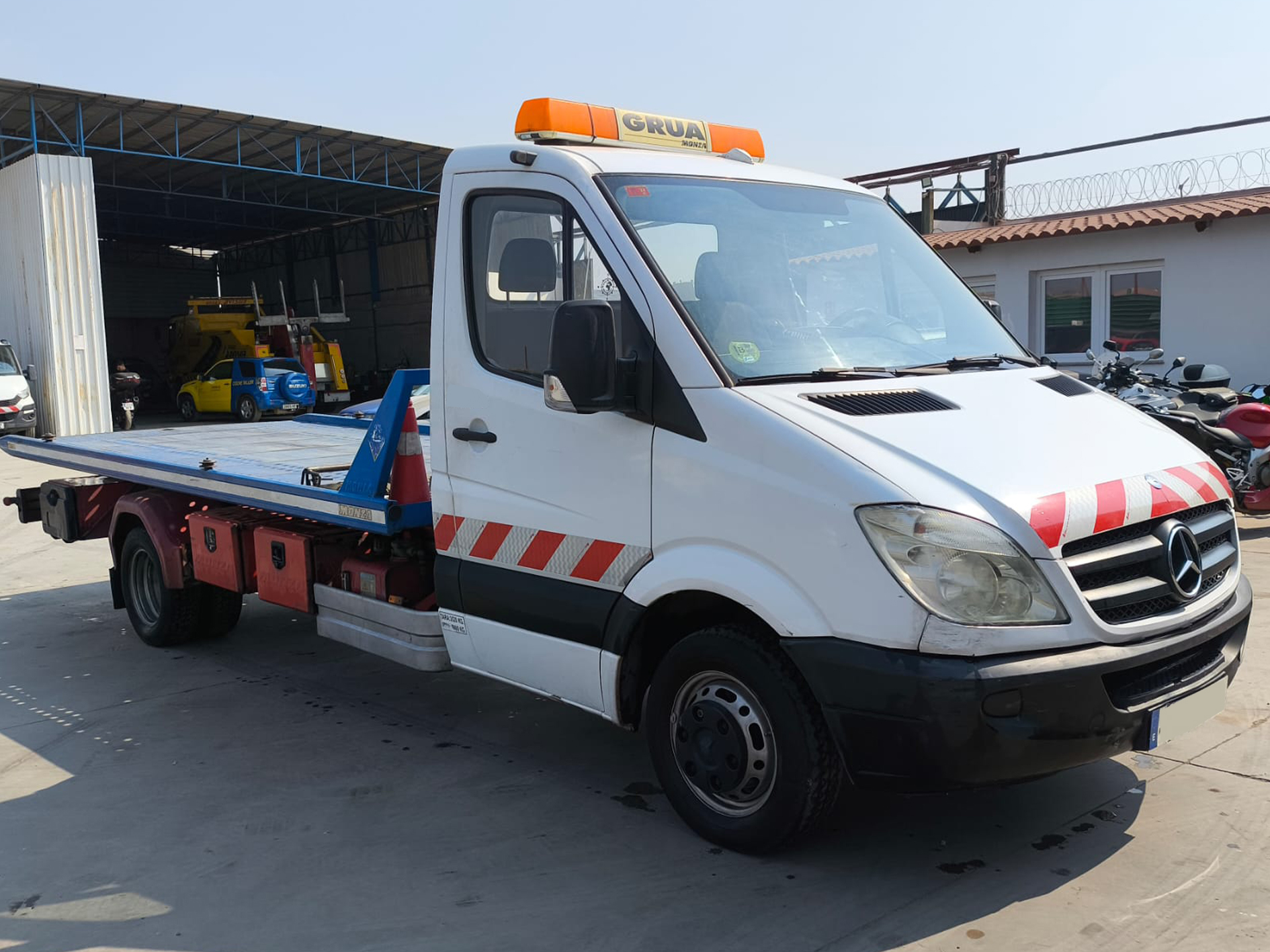 Grúa MERCEDES SPRINTER 515 CDI - Vista Frontal