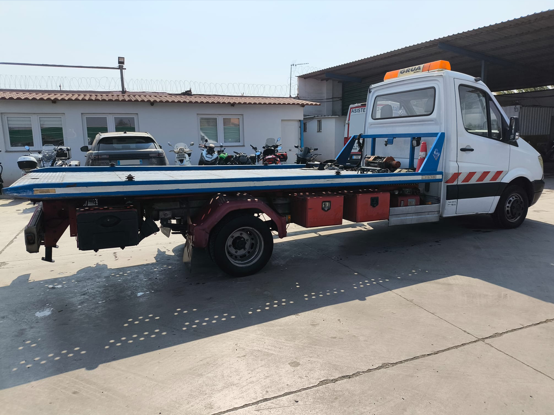 Grúa MERCEDES SPRINTER 515 CDI - Vista Trasera